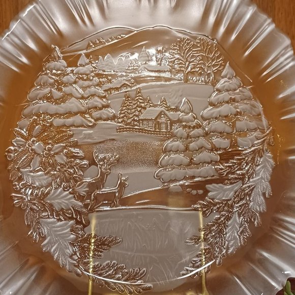 Mikasa 9-inch Winter Dreams Frosted Crystal Bon Bon Plate - Picture 3 of 4